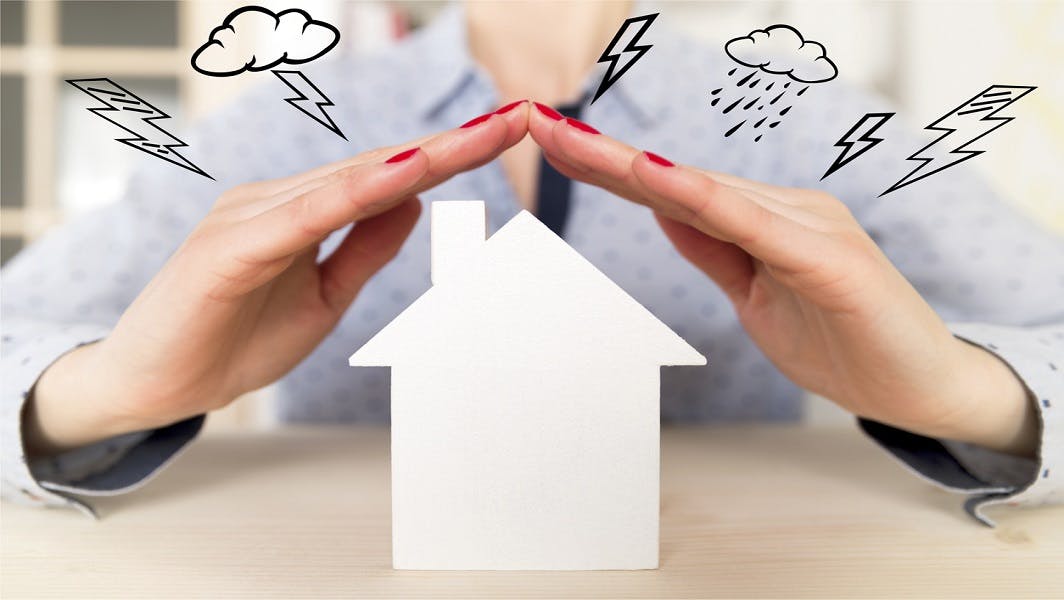 découvrez comment choisir la meilleure assurance habitation et éviter les pièges coûteux pour protéger votre logement efficacement.