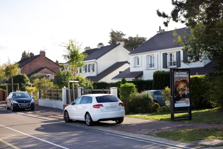 découvrez pourquoi la bretagne demeure une option économique malgré la hausse des tarifs d'assurance habitation. analyse des facteurs locaux et conseils pour bien assurer votre logement.
