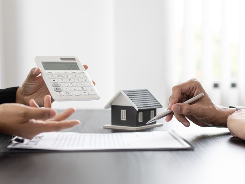 découvrez les causes et impacts de la hausse des primes d'assurance habitation et comment protéger votre budget.