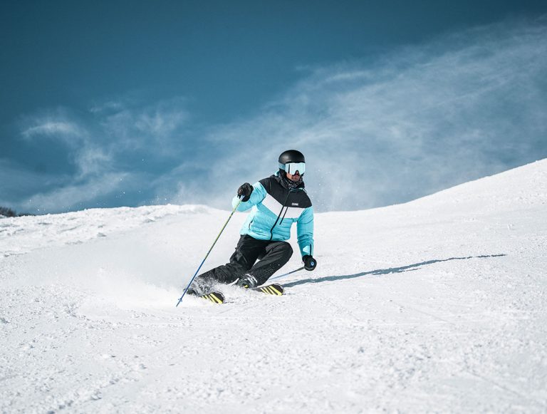 découvrez nos offres d'assurance ski pour partir en toute sérénité. couvrez vos accidents, interruptions de séjour et équipements lors de vos vacances au ski.